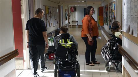 Scolarisation Des Enfants En Situation De Handicap Le Droit L