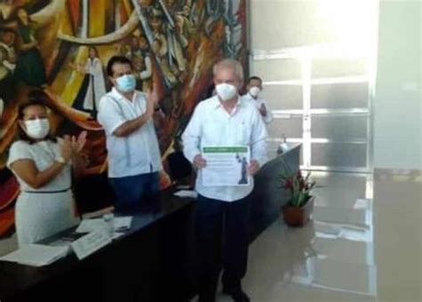 Enrique Priego Oropeza Recibe Reconocimiento Por Su Valiosa Labor