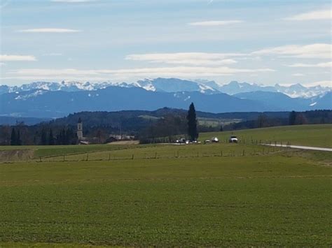 Blick von der Ludwigshöhe in Kleindinharting auf Benediktenwand