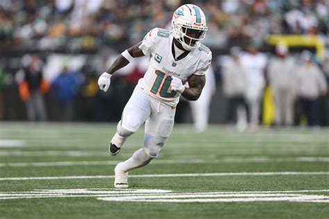 Tyreek Hill Is Recruiting A Big Free Agent To The Miami Dolphins - The Spun