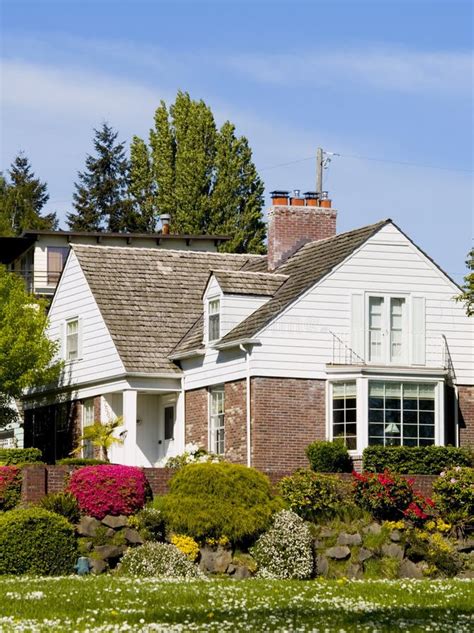 Landscaping log cabin stock photo. Image of home, flowerbed - 9859570