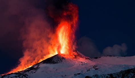 Romania Megalitica Atentie La Vulcanul Etna Cel Mai Nalt I Mai