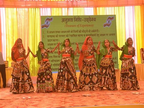 Cultural Programs Graced The Annual Festival Of Anubhav Nidhi Ashram सीनियर सिटीजन समाज में