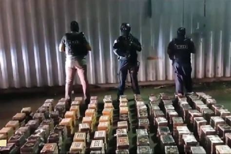 Decomisan M S De Paquetes Presunta Droga En Un Puerto Panam Am Rica