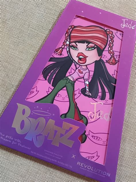 Make Up Revolution X Bratz Doll Eyeshadow Palette Jade Beauty