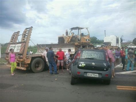 Colisão entre carro e carreta deixa quatro feridos na BR 316 GP1