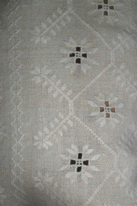 Pin By Francisca Cooke On Bordado De Ropa Embroidery Rugs Decor