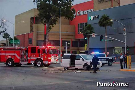 Policía ebrio se mete en sentido contrario y choca frente a Le