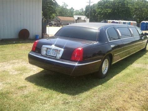 Sell Used 2001 Lincoln Town Car Base Limousine 4 Door 46l In Caney