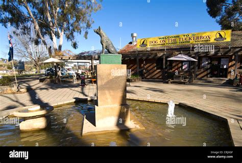 Dog on the Tuckerbox Statue, a tribute to pioneers, Gundagai, New South Wales, NSW, Australia ...