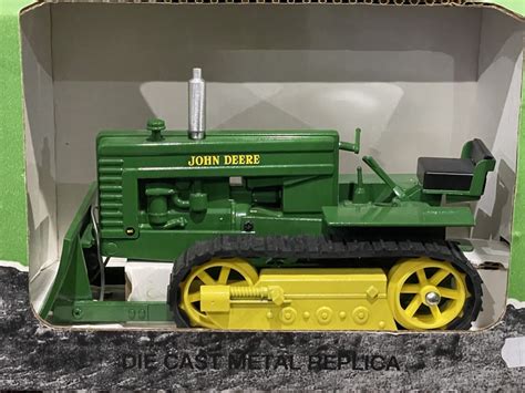 John Deere Green Mc Crawler Tractor With Blade Speccast