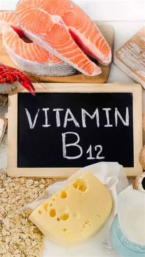 Vitamin B12 : व्हिटॅमिन बी १२ च्या कमतरतेची 'ही' आहेत लक्षणे | Risk