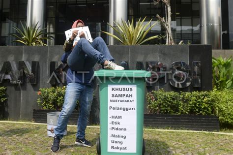 Aksi Koalisi Masyarakat Sipil Antikorupsi Antara Foto