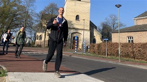 Maarten Maakt Zich Op Voor Elfstedentriatlon Kilometer Zwemmen