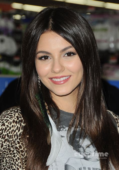 Victoria Justice Victorious Cd Signing In Duarte Ca August 13