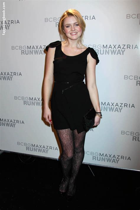 Lorraine Nicholson Nude OnlyFans Leaks Fappening FappeningBook