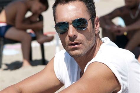 Raoul Bova starebbe divorziando perché gay la Giordano darebbe questa motivazione