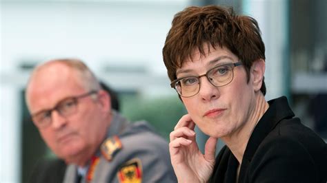 Ksk Aff Re Bei Der Bundeswehr Annegret Kramp Karrenbauer R Umt Fehler