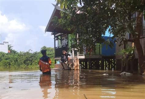 Korban Banjir Nanga Bulik Mulai Mengungsi Radarsampit