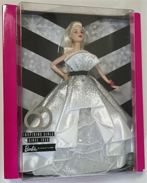 BARBIE SIGNATURE 60TH Anniversaire Poupée Blonde Collector Doll FXD88