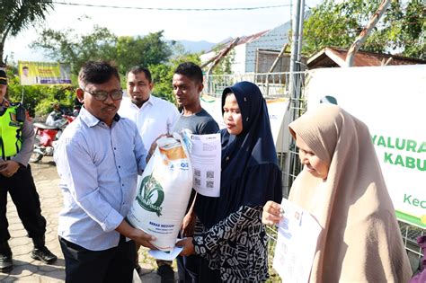 Pj Bupati Aceh Besar Salurkan Bantuan Pangan Kepada Kpm Oketrend Id