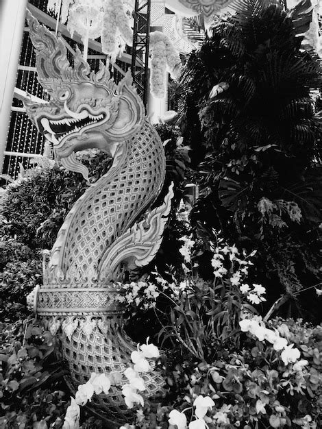 Premium Photo | Dragon statue in garden