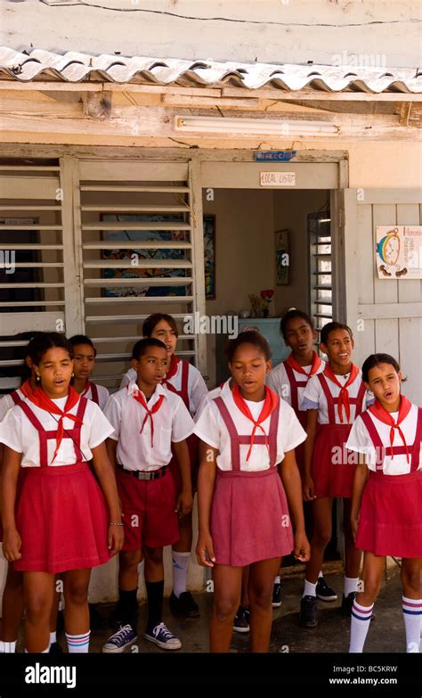 Primary school uniform australia hi-res stock photography and images ...