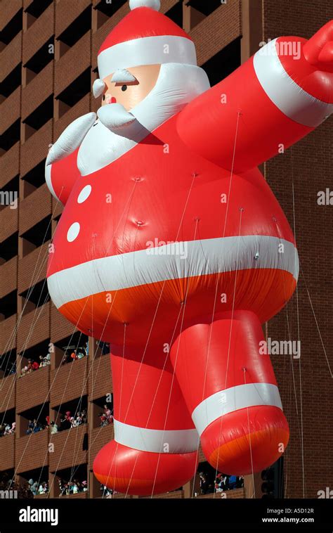 Santa Parade Balloon Hi Res Stock Photography And Images Alamy