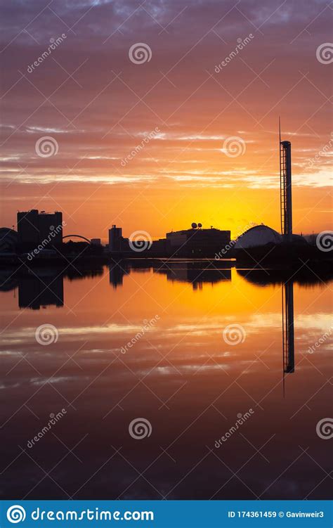 A Winter Sunrise Over The River Clyde Stock Image Image Of Centre