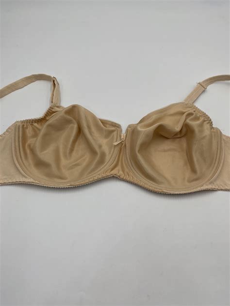 Vtg OLGA SUDDENLY SMALLER Size 36 D Nude Hnlined T Sh Gem