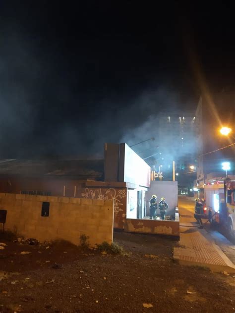 Incêndio atinge antigo restaurante no Centro de Criciúma