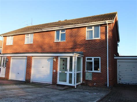 3 Bed Semi Detached House For Sale In Southwold Close Lower Earley