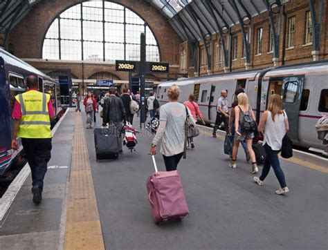 London train station editorial image. Image of luggage - 63895640