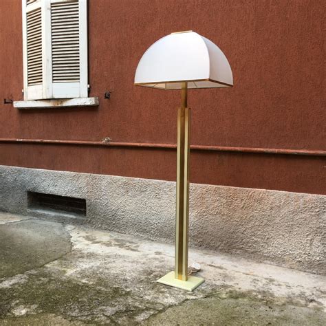 Italienische Stehlampe Aus Messing Marmor Er Bei Pamono Kaufen