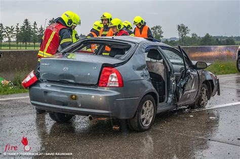 Oö Fünf verletzte Personen bei Fahrzeugüberschlag auf der Westautobahn