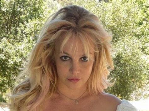 Britney Spears Posts Full Frontal Nudes On Instagram