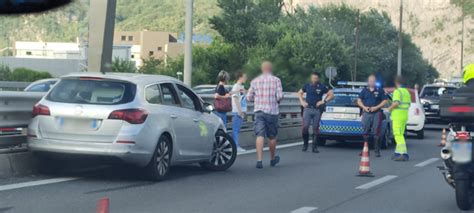 Un Banale Incidente Sul Terzo Ponte Paralizza La Ss E La Sp