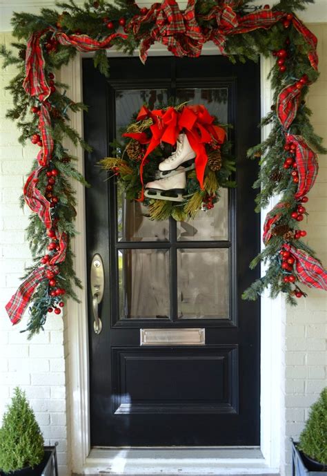 38 Stunning Christmas Front Door Décor Ideas Digsdigs