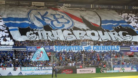 Rc Strasbourg Fc Metz Les Alsaciens Crasent Le Derby De L Est