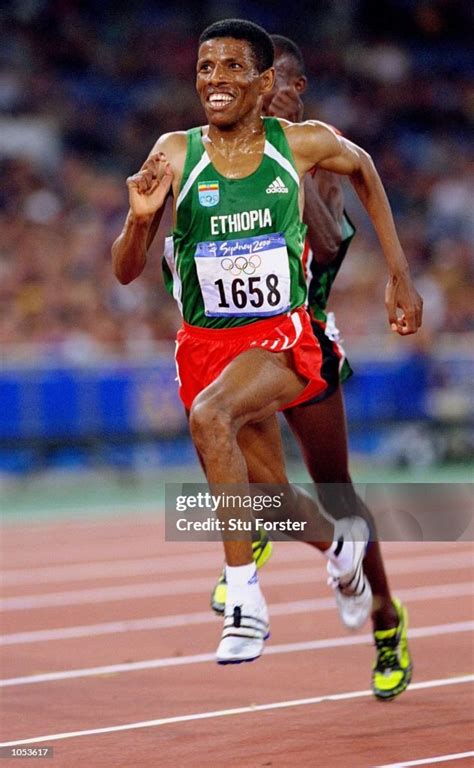 Haile Gebrselassie Of Ethiopia In Action In The Men S 10000m Heats At News Photo Getty Images