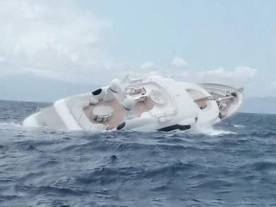 Video Shows The Sinking Of A Super Yacht In Southern Italy Pixstory