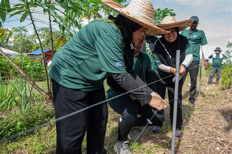 Sdac Ford Gpf Support Orang Asli Eco Farm Programme Auto News Asia