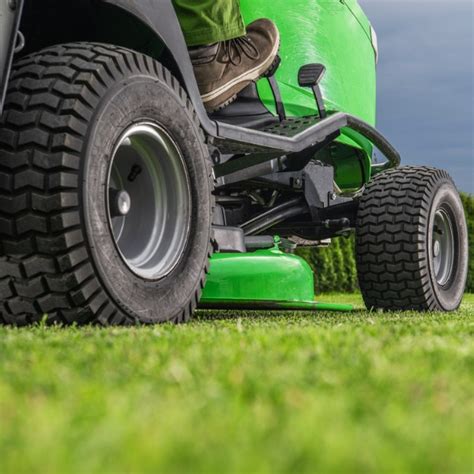 7 Tips For Maintaining A Lawn Tractor Complete Tractor