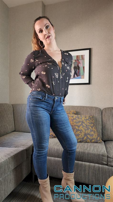 Big Tits Porn Star Violette Blakk Unveils Her Smoking Hot Body Photos