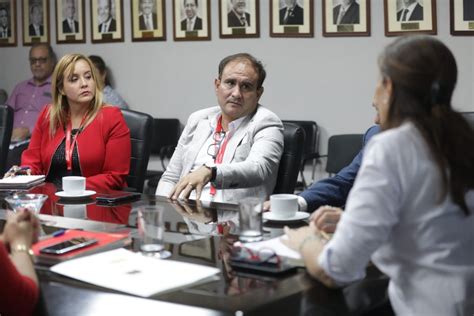 Alcalde De Piura Insiste Ante El Ministerio De Vivienda Por Proyectos