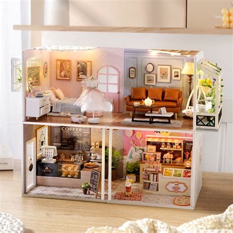 Jual GIFT027 Kado Hadiah Ulang Tahun DIY Miniatur Doll House Diy