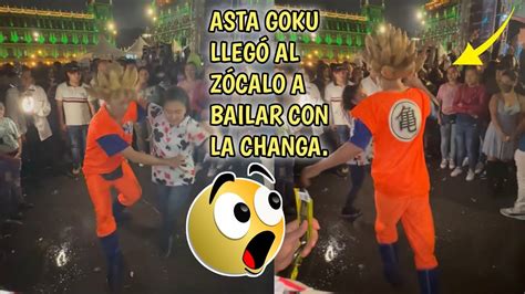 llegó el goku sonidero al zócalo de la cdmx a bailar con sonido la