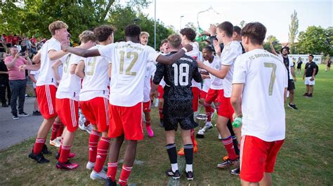 Stars Von Bermorgen Kicken In Neugablonz Bayern M Nchen Gewinnt