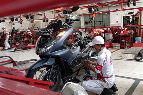 Mitos Atau Fakta Dilarang Lihat Proses Servis Motor Di Bengkel Resmi