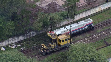 Árvore cai sobre rede aérea da Linha 8 Diamante da CPTM e interrompe